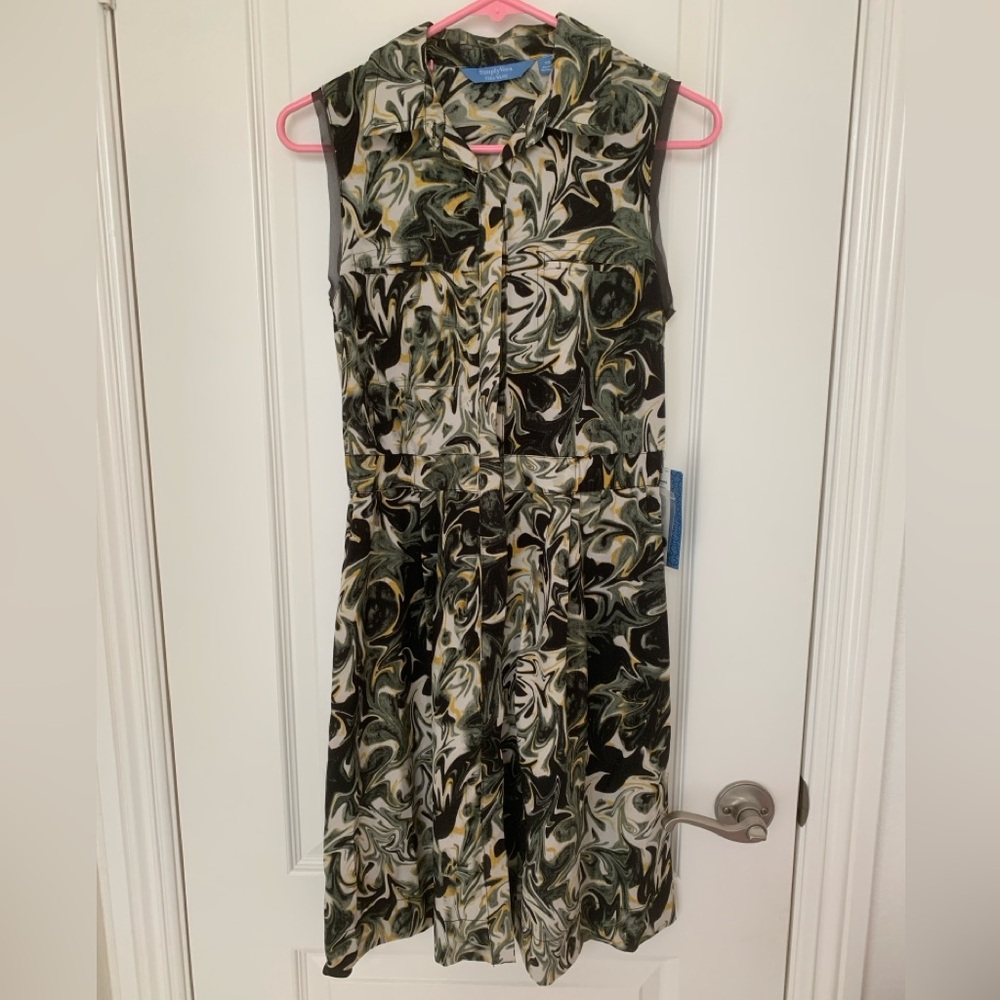 NWT Simply Vera Vera Wang Black and Green Swirl Dress with front pockets